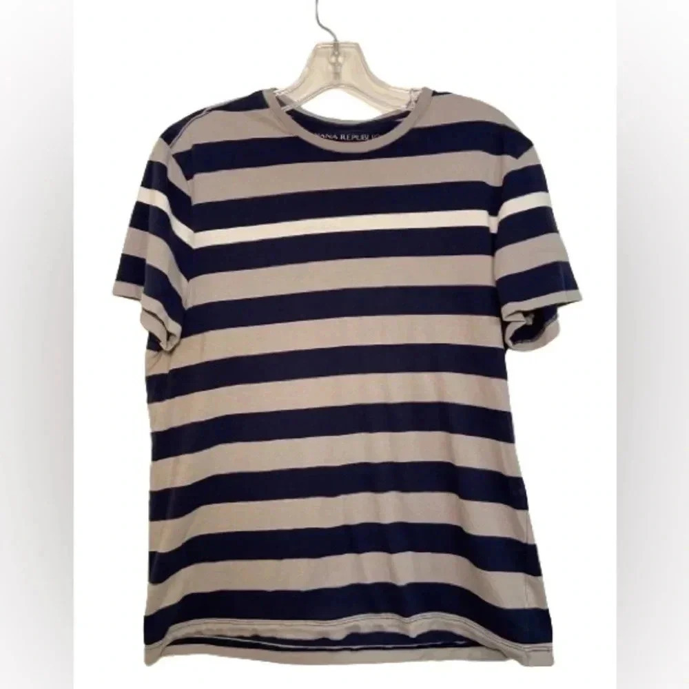 Men’s Short sleeve Banana Republic Stripped Shirt Medium